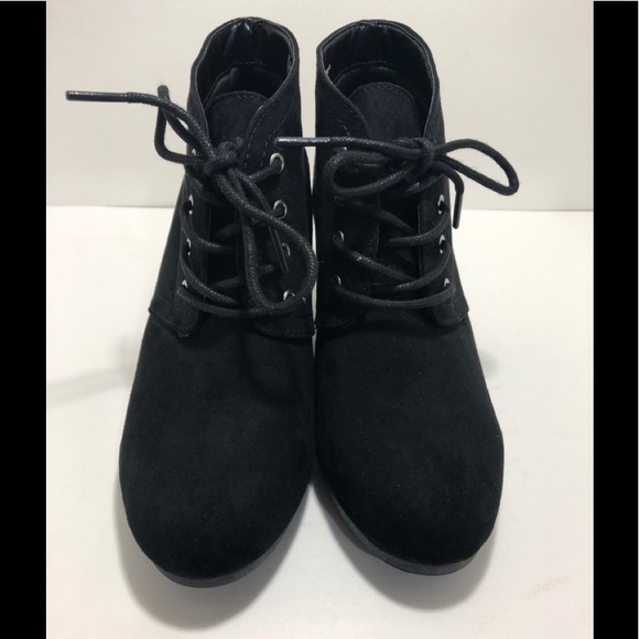 COPY - Booties black NIB size 7W ! - Picture 2 of 7